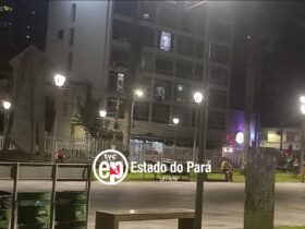 Praça do CAN iluminada