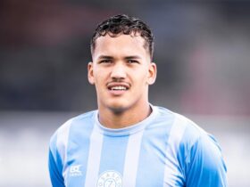 Jogador Juninho em ação pelo seu clube anterior