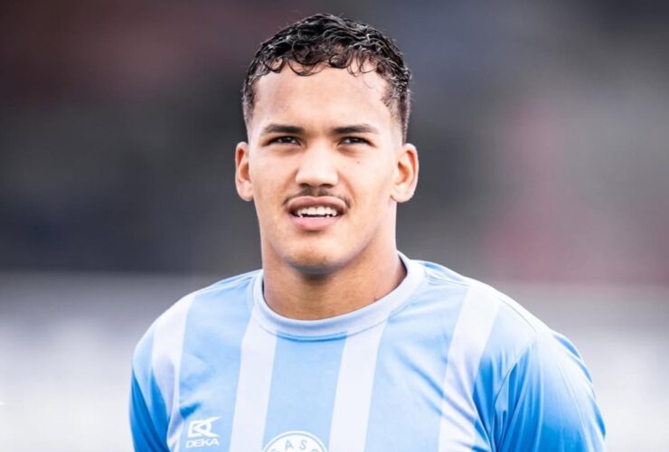 Jogador Juninho em ação pelo seu clube anterior