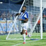 Jogador do Paysandu celebra gol no Modelão