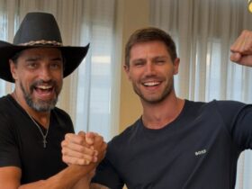 Cowboy e Jonas de mãos dadas em reencontro