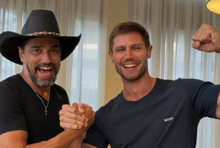Cowboy e Jonas de mãos dadas em reencontro