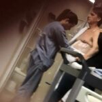 Foto mostra Jair Bolsonaro em hospital.