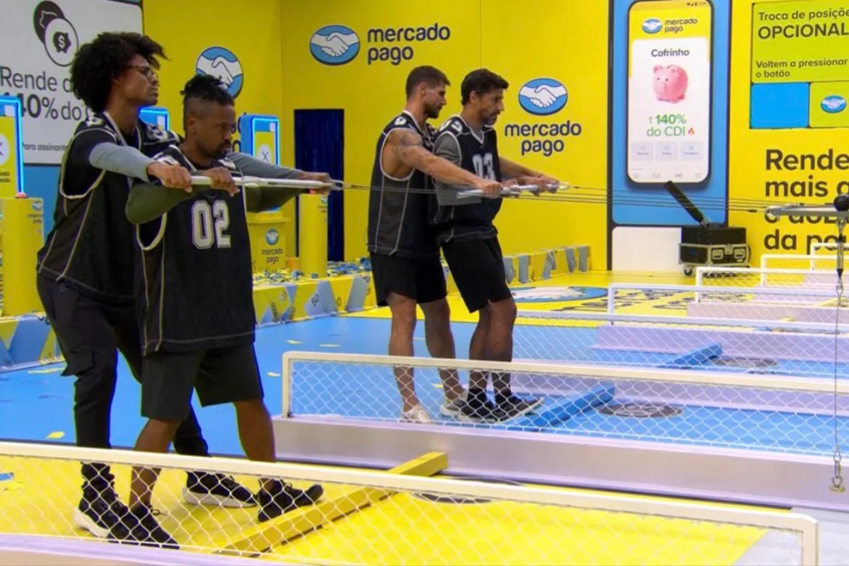 Participantes disputando prova no BBB