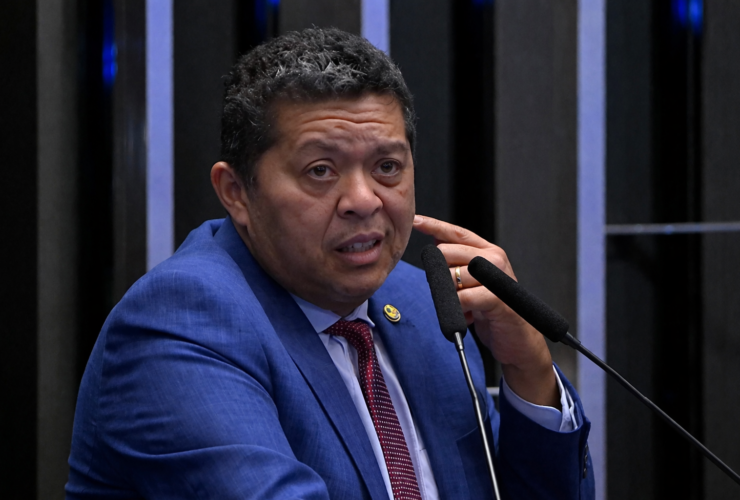 Senador Beto Faro discurssando