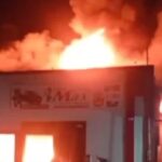 Chamas consomem loja em São Félix do Xingu.