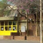 Escola Mariano Moreno, em San Cristóbal, na Argentina, onde um atirador abriu fogo contra alunos em 30 de março de 2026.