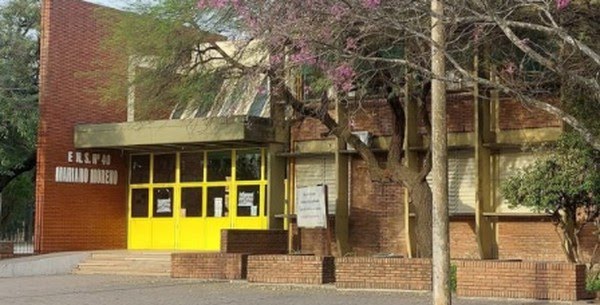 Escola Mariano Moreno, em San Cristóbal, na Argentina, onde um atirador abriu fogo contra alunos em 30 de março de 2026.