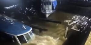 Embarcações afundaram com a força dos ventos.