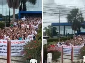 Professores de Ananindeua realizam ato em frente ao prédio da Prefeitura.