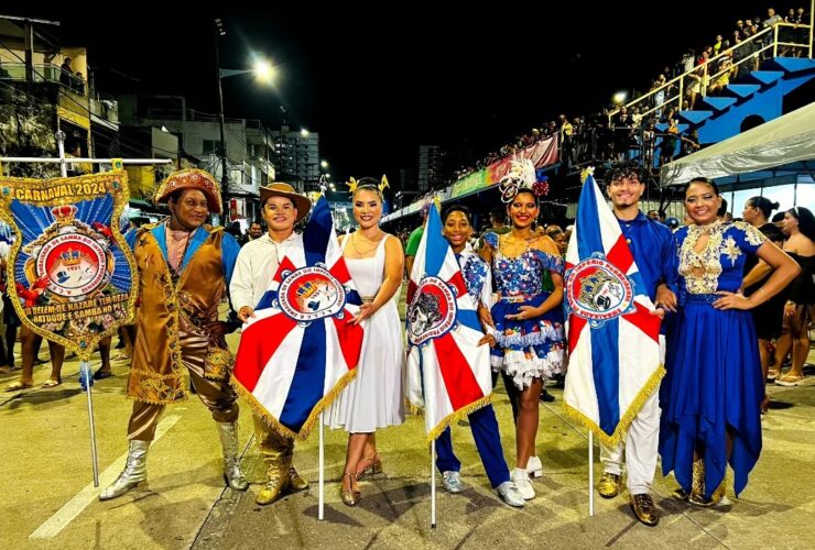 Integrantes da Escola de Samba Império Pedreirense.