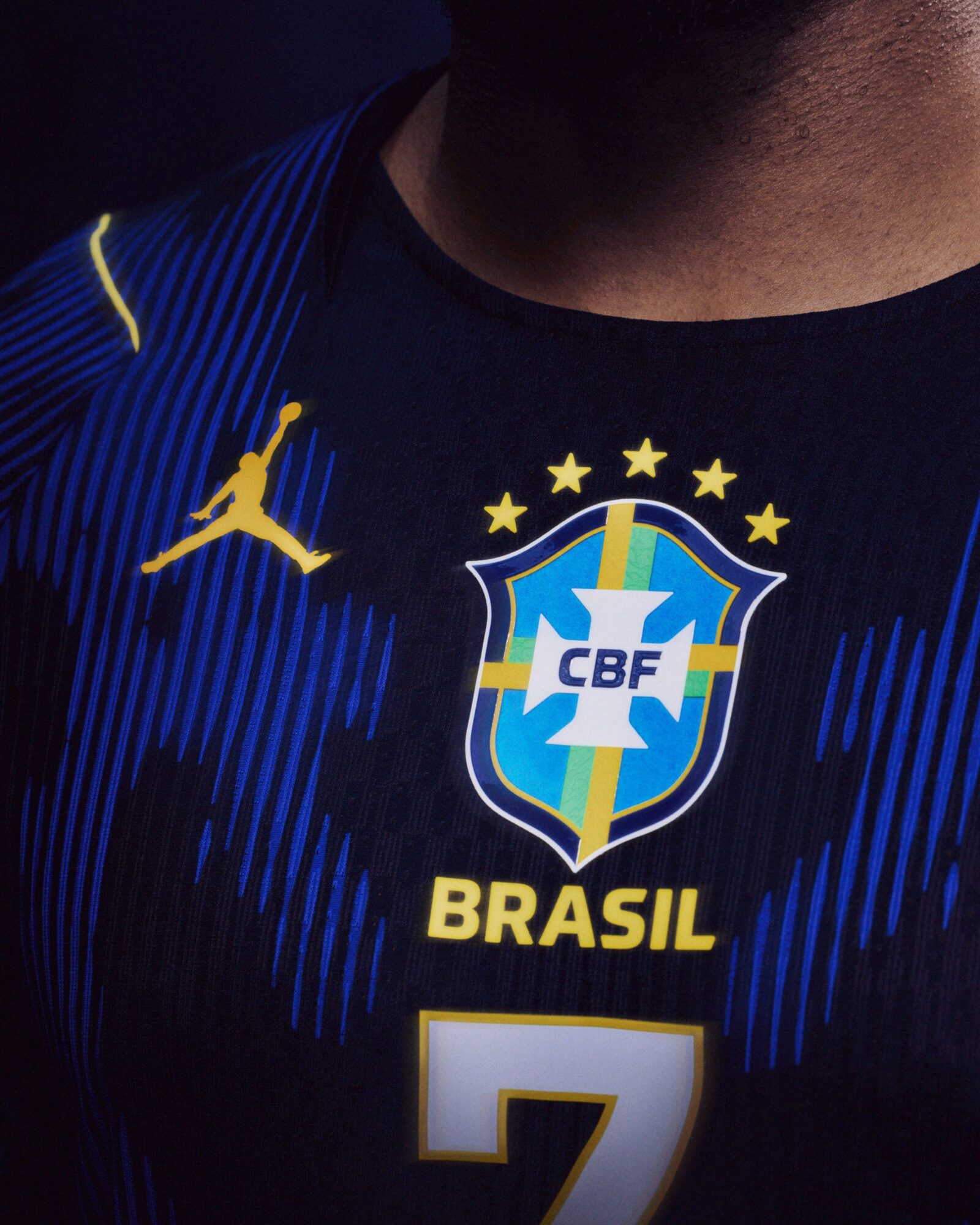 Parceria inédita leva o símbolo Jumpman ao uniforme do Brasil e mistura futebol, cultura e tecnologia em novo modelo que estreia ainda neste mês