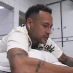 Neymar recebendo a notícia de que não foi convocado