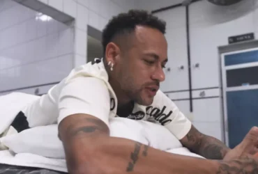 Neymar recebendo a notícia de que não foi convocado