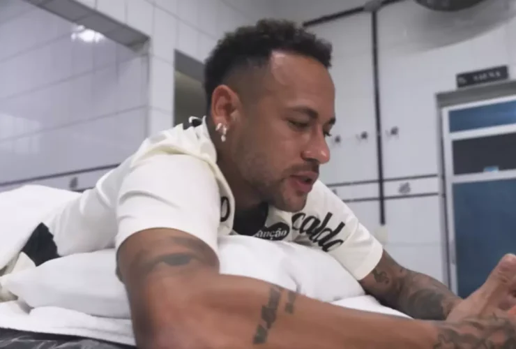 Neymar recebendo a notícia de que não foi convocado