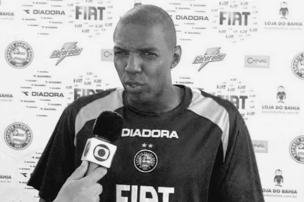 Reinaldo Alelulia dando entrevista para a TV Globo