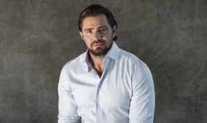 Presidente do Banco Master, Daniel Vorcaro posando para foto