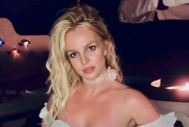 Um representante da cantora informou que ela foi voluntariamente até a instituição para buscar tratamento.