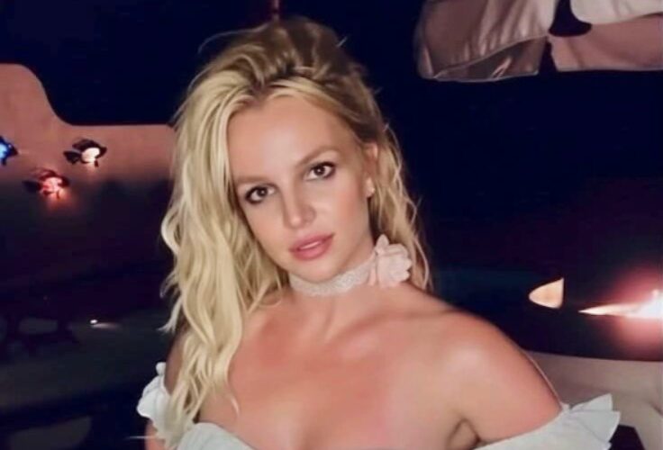 Um representante da cantora informou que ela foi voluntariamente até a instituição para buscar tratamento.