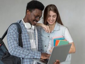 Estudantes universitários de diversas áreas podem se inscrever.