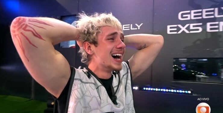 Juliano Floss venceu a prova e é o primeiro finalista do BBB.