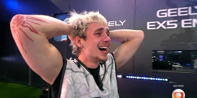 Juliano Floss venceu a prova e é o primeiro finalista do BBB.