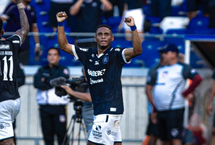 Na lanterna, Leão precisa pontuar jogando fora de casa.