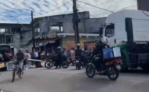 Rodovia foi interditada na manhã desta segunda-feira.