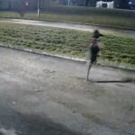 Dupla abordou a mulher dentro do residencial.