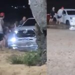 Caminhonete ficou parcialmente submersa.