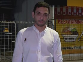 Barata estava na camisa do repórter antes da entrada ao vivo.