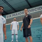 Modelo branco aposta em design clean, tecnologia no tecido e simboliza momento de luta e superação do clube.