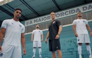 Modelo branco aposta em design clean, tecnologia no tecido e simboliza momento de luta e superação do clube.