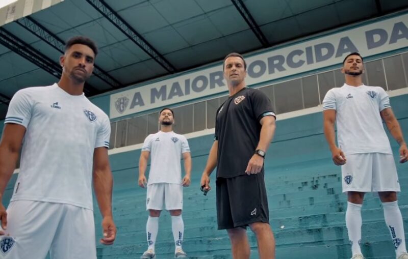 Modelo branco aposta em design clean, tecnologia no tecido e simboliza momento de luta e superação do clube.