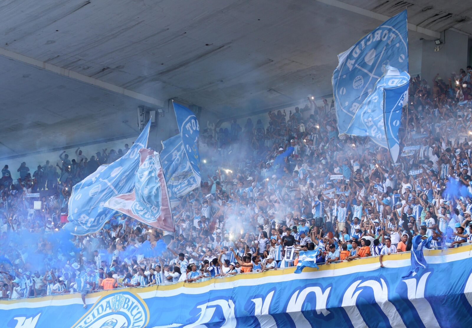 Torcida do Paysandu na arquibancada do Mangueirão