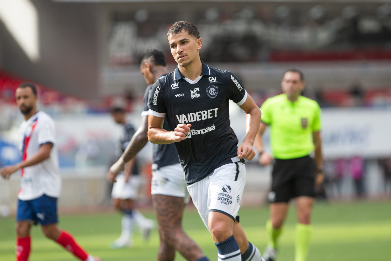 Vitor Bueno volta, e Remo embarca para enfrentar o Bragantino