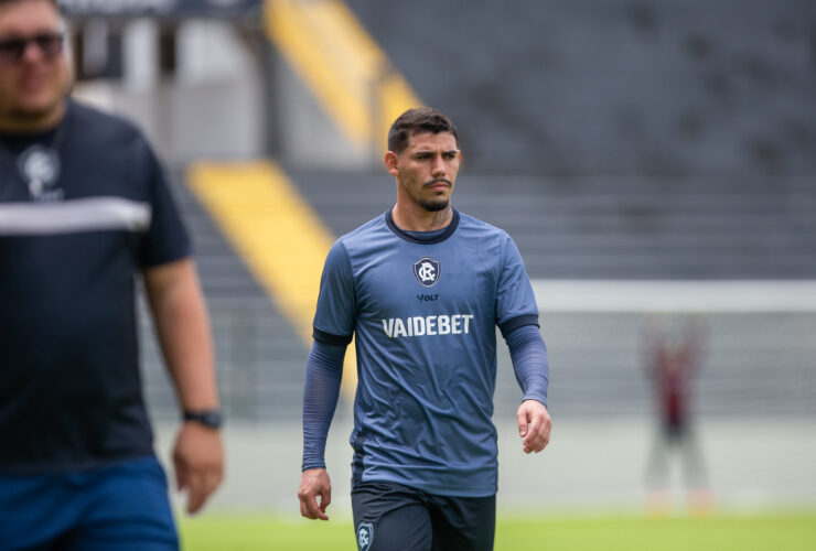 Mayk cobra ambição do Remo na Série A: "Tem que brigar lá em cima"