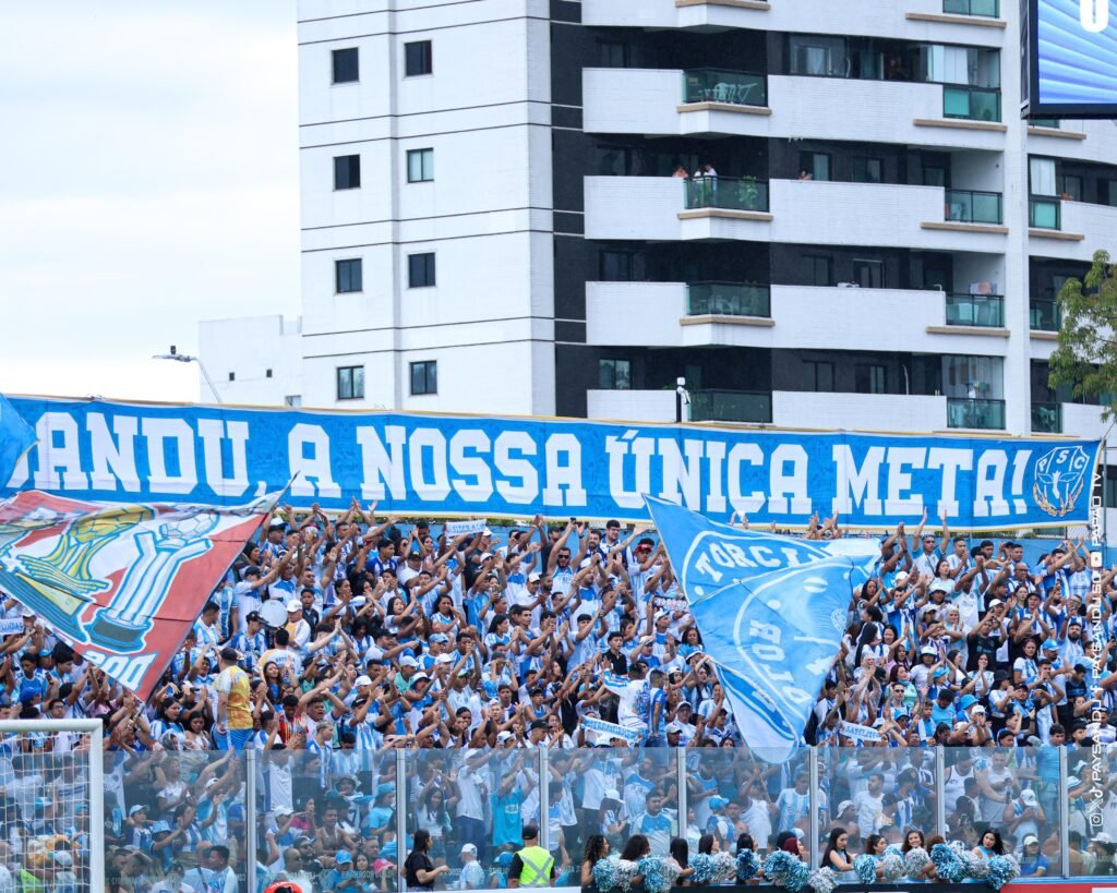 Torcedores do Paysandu lotam arquibancadas da Curuzu