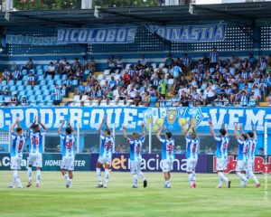 Papão joga ao lado da torcida na Curuzu.