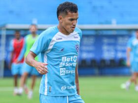 Juninho, centroavante do Paysandu, treinando na Curuzu.