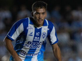 Juninho marca de novo, convoca torcida para decisão e recebe elogios de Júnior Rocha