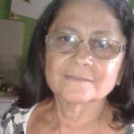 Professora foi encontrada morta dentro da própria casa.