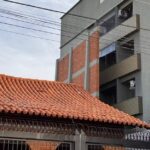 Muro gigante divide opinões na internet.