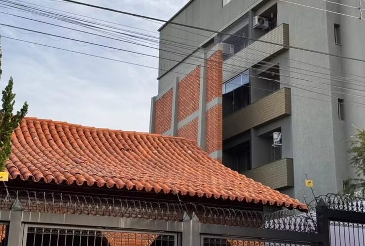 Muro gigante divide opinões na internet.