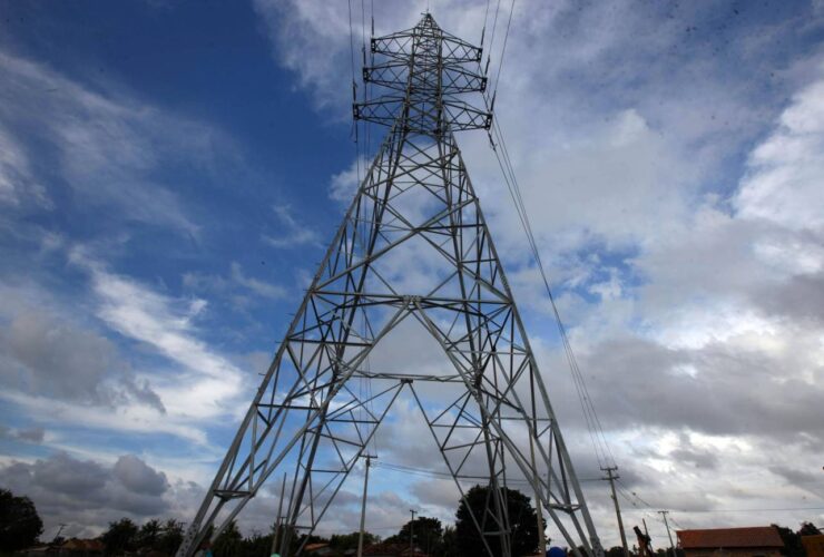 Despacho do Ministério de Minas e Energia amplia contratos de 14 distribuidoras no país e determina formalização pela Aneel.