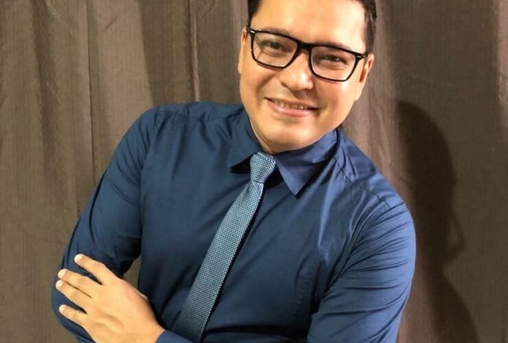 Suspeito utilizava o vínculo de confiança com a família para cometer o crime; vítima confirmou abusos em escuta especializada.