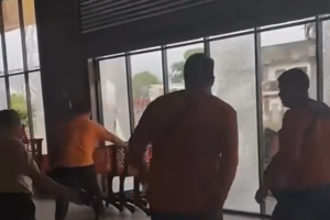 Momentos após o ataque no pet shop.