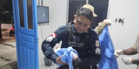 Jovem de 18 anos buscou auxílio no 9º Batalhão, mas bebê nasceu antes da chegada do resgate.