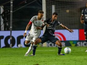 Neymar disputando bola contra o Clube do Remo