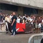 Vasco é recebido por dezenas de torcedores em Belém